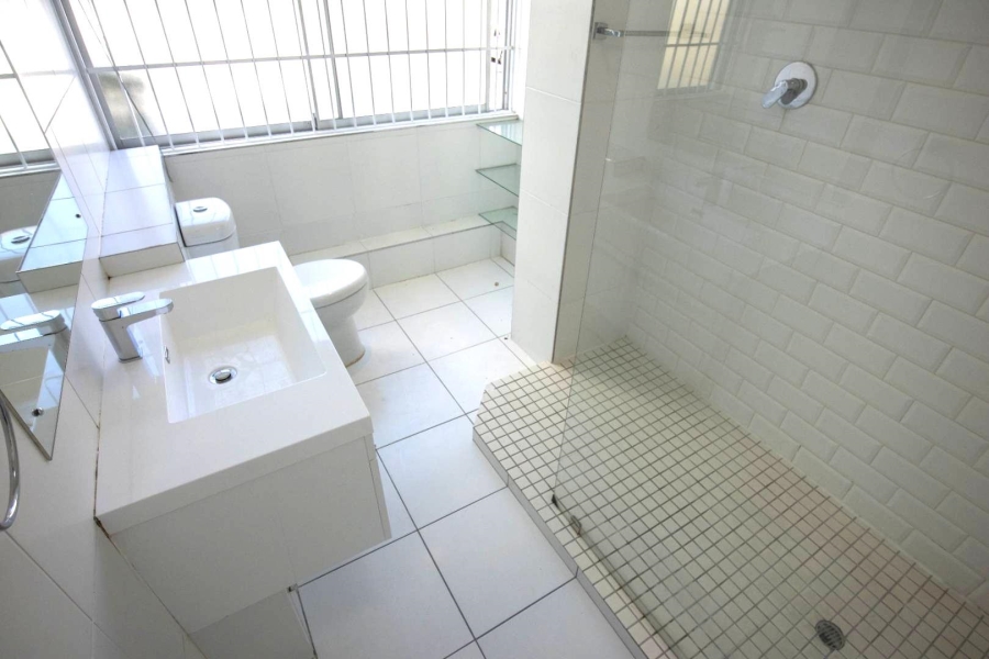 2 Bedroom Property for Sale in Sea Point Western Cape